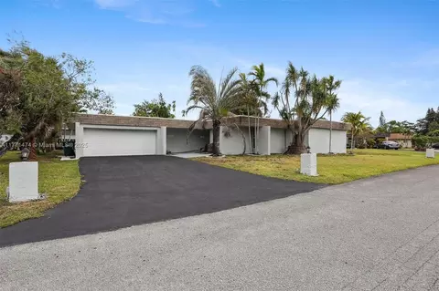 5209 Buttonwood Ct, Tamarac, FL 33319