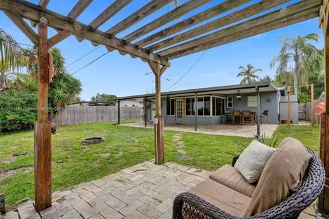 1240 NW 41st St, Oakland Park, FL 33309