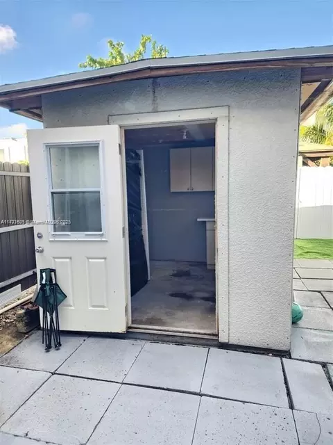 Other - 857 W 79th Pl, Hialeah, FL 33014 photo 4 of 7