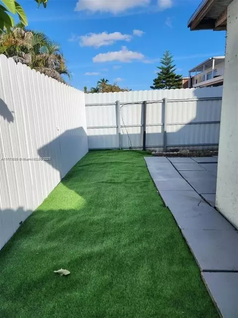 Exterior - 857 W 79th Pl, Hialeah, FL 33014 photo 2 of 4