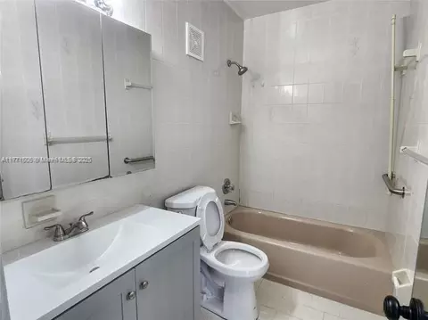Bath - 857 W 79th Pl, Hialeah, FL 33014 photo 2 of 3