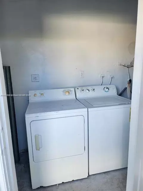 Other - 857 W 79th Pl, Hialeah, FL 33014 photo 3 of 7