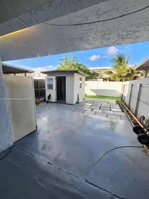 Exterior - 857 W 79th Pl, Hialeah, FL 33014 photo 1 of 4