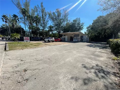 8260 NW 27th Pl, Sunrise, FL 33322
