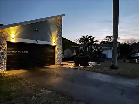 9504 NW 46th St, Sunrise, FL 33351