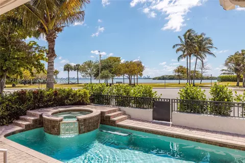 924 NE 71st St, Miami, FL 33138