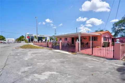 Exterior - 390 E 44th St, Hialeah, FL 33013 photo 7 of 9