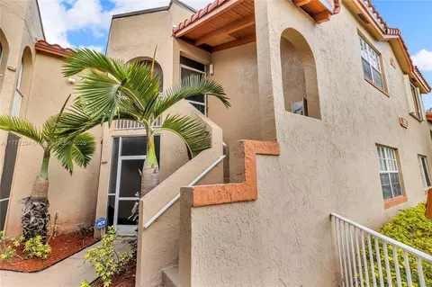 333 SW 86th Ave #206, Pembroke Pines, FL 33025