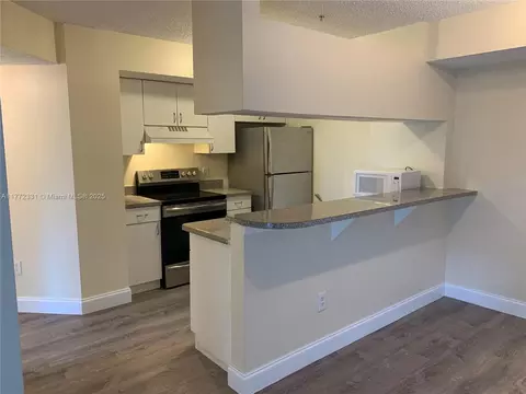 Kitchen - 470 S Park Rd #7-307, Hollywood, FL 33021 photo 1 of 3