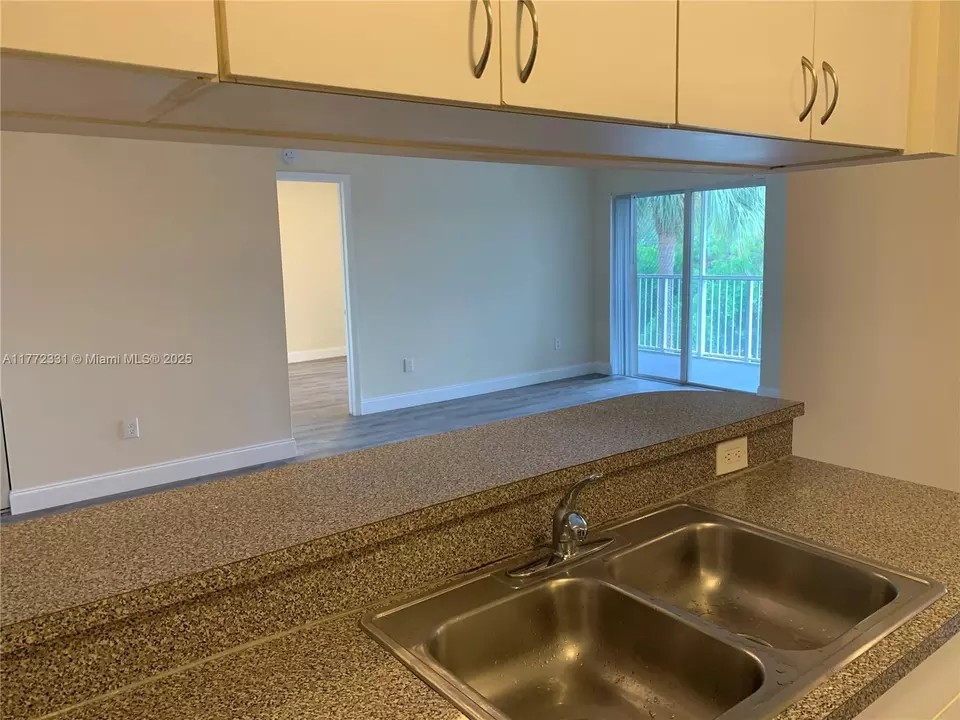 Kitchen - 470 S Park Rd #7-307, Hollywood, FL 33021 photo 3 of 3