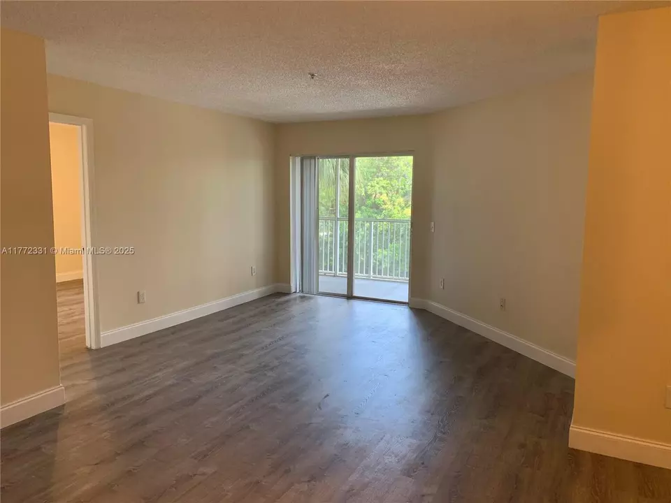 Living - 470 S Park Rd #7-307, Hollywood, FL 33021 photo 3 of 5