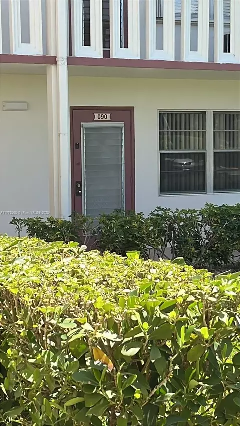 90 Fanshaw C #90, Boca Raton, FL 33434