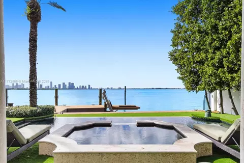 4340 N Bay Rd, Miami Beach, FL 33140