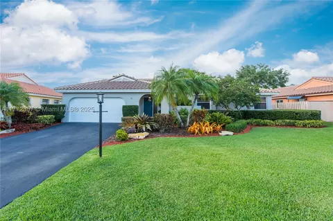 15001 Windbluff St, Davie, FL 33331