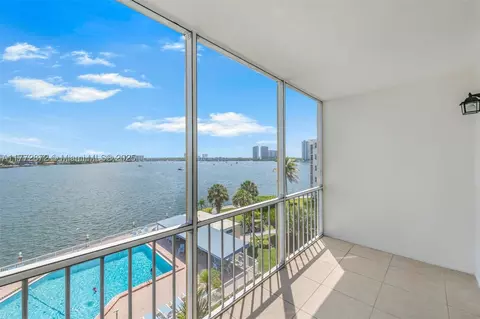 3010 Marcos Dr #R509, Aventura, FL 33160