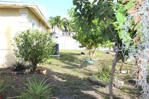 Exterior - 685 SE 9th Ave, Hialeah, FL 33010 photo 2 of 2