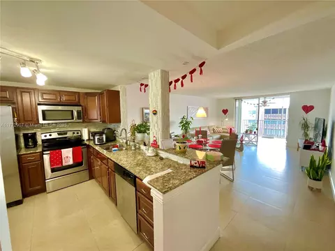 319 NE 14th Ave #708, Hallandale Beach, FL 33009