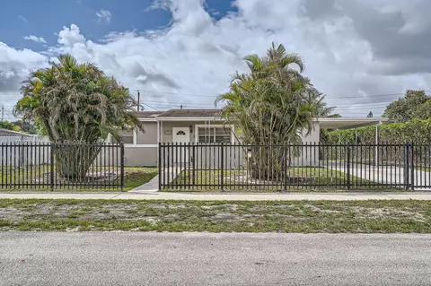 2440 NW 208th St, Miami Gardens, FL 33056