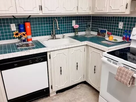 6700 Cypress Rd #207, Plantation, FL 33317