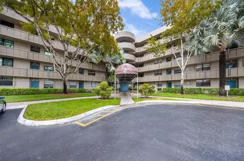901 Colony Point Cir #509, Pembroke Pines, FL 33026