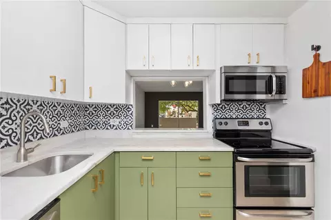 6890 N Kendall Dr #B202, Pinecrest, FL 33156