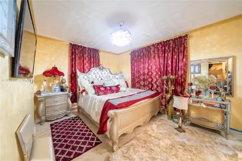 Bedroom - 85 NW 165th St, Miami, FL 33169 photo 4 of 5