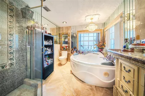 Bath - 85 NW 165th St, Miami, FL 33169 photo 1 of 4