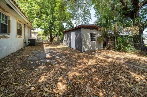 Exterior - 85 NW 165th St, Miami, FL 33169 photo 7 of 8