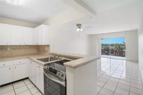 5199 NW 7th St #603E, Miami, FL 33126
