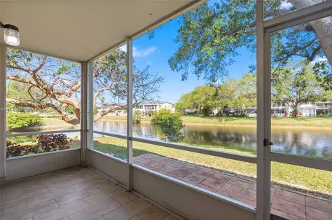 10 Oakridge B #10, Deerfield Beach, FL 33442