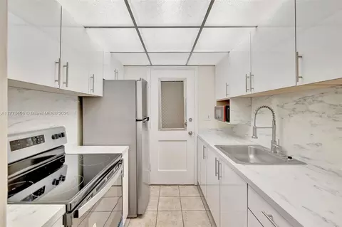 1395 NE 167th St #104, Miami, FL 33162