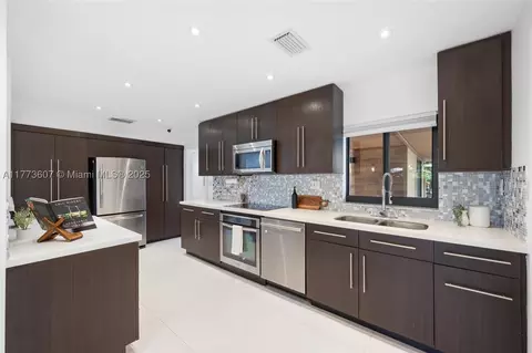 20205 NE 10th Pl, Miami, FL 33179