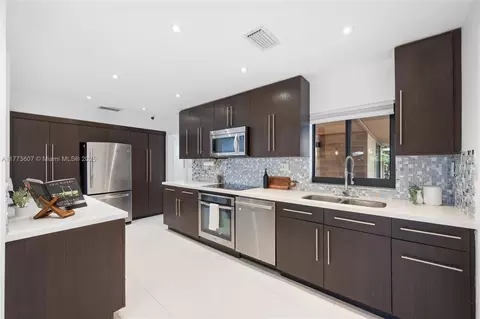 20205 NE 10th Pl, Miami, FL 33179