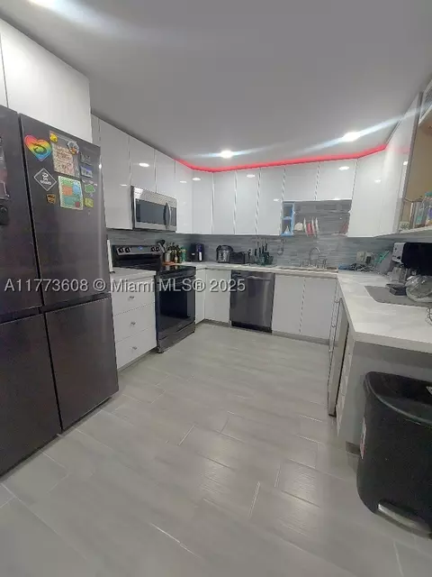 16300 Golf Club Rd #317, Weston, FL 33326