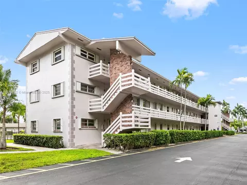 700 Layne Blvd #221, Hallandale Beach, FL 33009