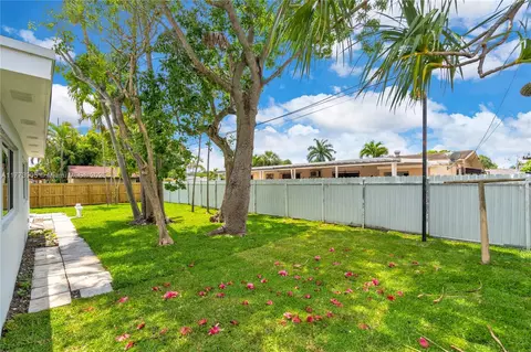 Exterior - 5354 W 9th Ave, Hialeah, FL 33012 photo 8 of 8