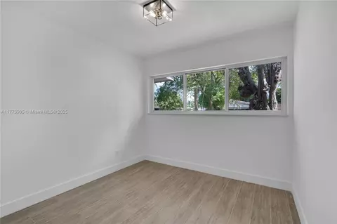 Bedroom - 5354 W 9th Ave, Hialeah, FL 33012 photo 1 of 7
