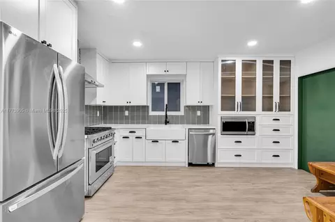 Kitchen - 5354 W 9th Ave, Hialeah, FL 33012 photo 1 of 1