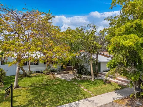 Exterior - 5354 W 9th Ave, Hialeah, FL 33012 photo 4 of 8