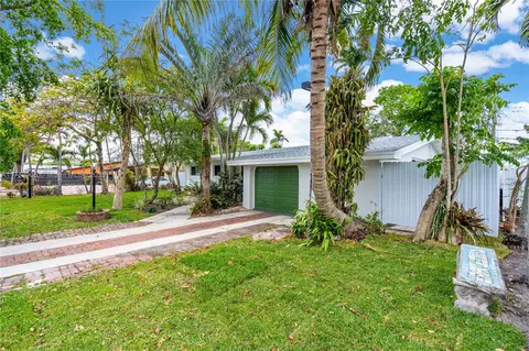 Exterior - 5354 W 9th Ave, Hialeah, FL 33012 photo 3 of 8