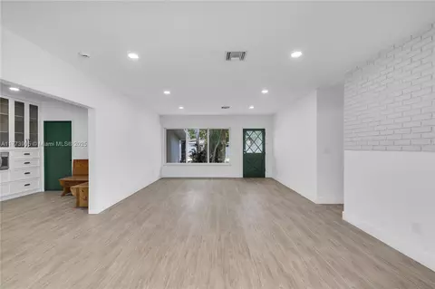 Living - 5354 W 9th Ave, Hialeah, FL 33012 photo 3 of 6