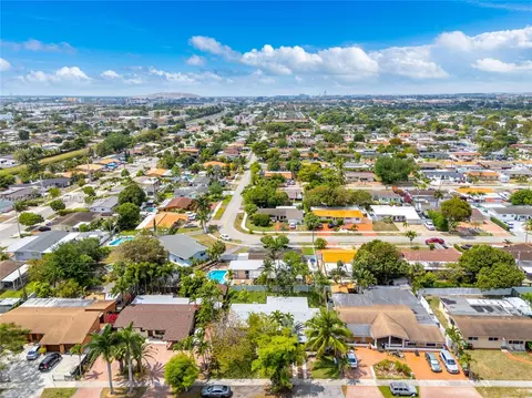 View/Area - 5354 W 9th Ave, Hialeah, FL 33012 photo 2 of 12
