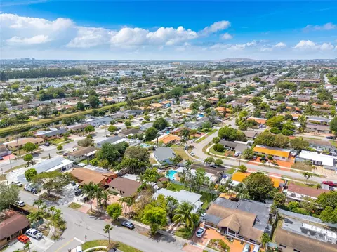 View/Area - 5354 W 9th Ave, Hialeah, FL 33012 photo 4 of 12
