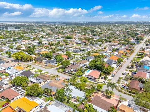 View/Area - 5354 W 9th Ave, Hialeah, FL 33012 photo 8 of 12