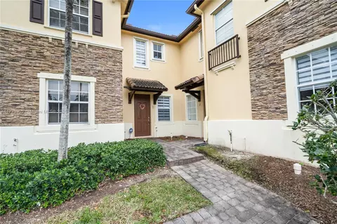 9165 SW 227th St #11, Cutler Bay, FL 33190