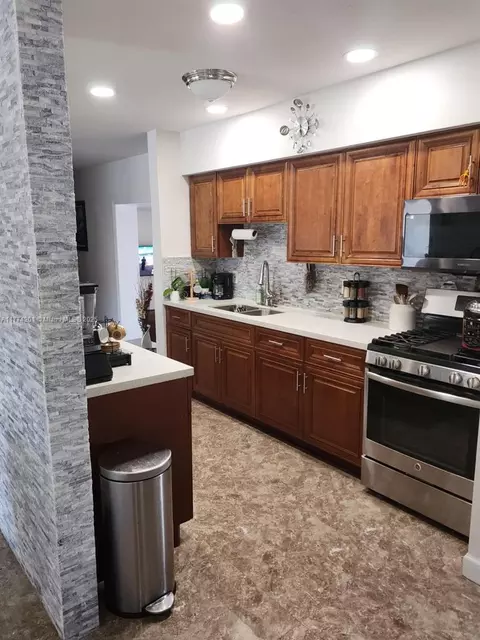 341 W 59th St, Hialeah, FL 33012 photo 5
