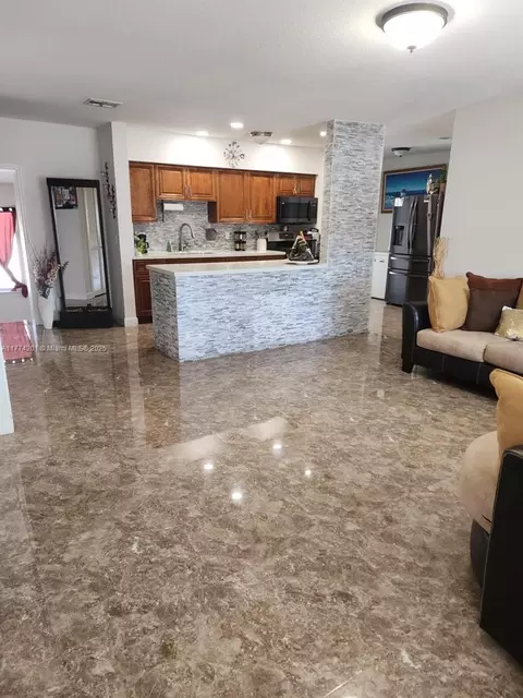 341 W 59th St, Hialeah, FL 33012 photo 8