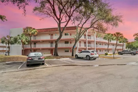 8004 Lagos De Campo Blvd #C-305, Tamarac, FL 33321