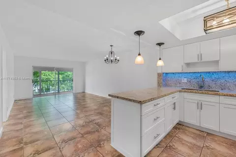 1101 Hillcrest Ct #315, Hollywood, FL 33021