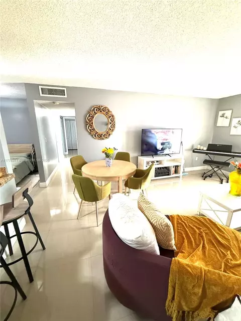 6130 W 19th Ave #301, Hialeah, FL 33012 photo 4